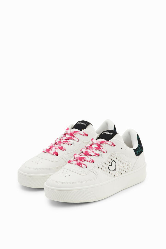 Chaussures à clous fantaisie neufs